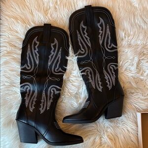 NWT SO black and white cowboy boots